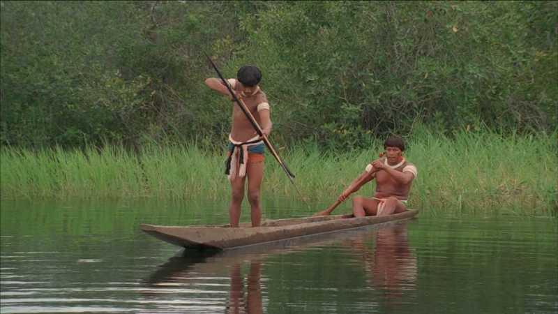 701563210-arc-arme-viser-canoe-indien-d'amerique-centrale.jpg